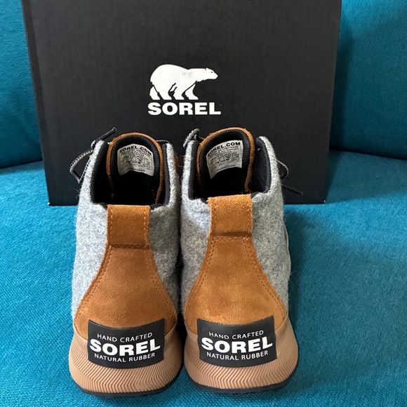 Sorel Black and Tan Lace-Up Boots - Picture 9 of 12